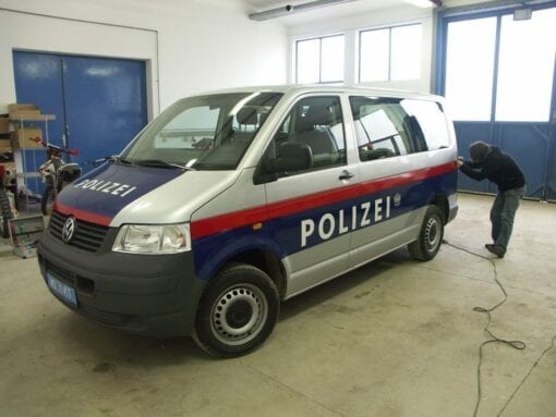 Polizeifahrzeuge Beklebung – Bild 3